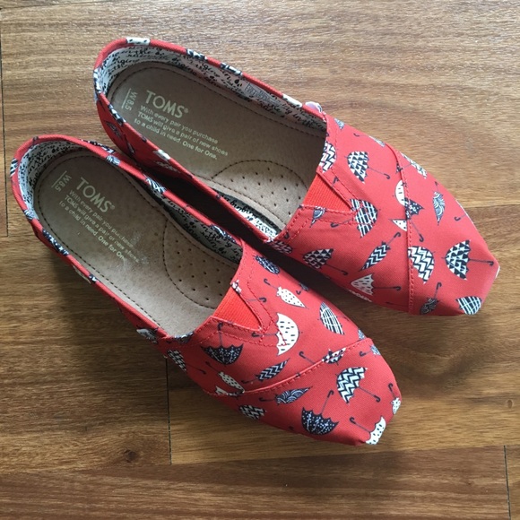 Toms red orange spring rain umbrella print shoes - Picture 2 of 6